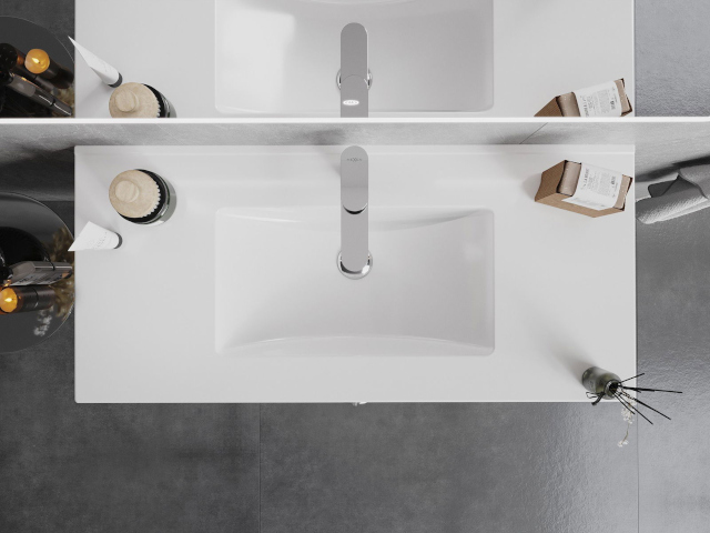 Izlietne ar skapīti vannas istabā