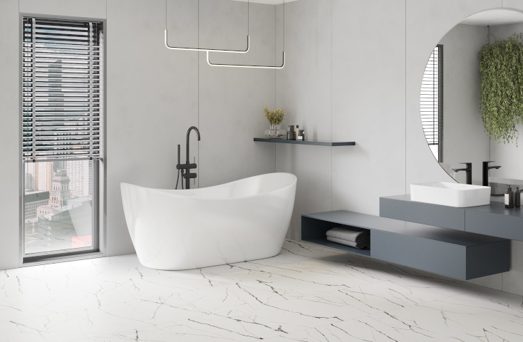 Marmora imitācijas gres flīzes vannasistabā