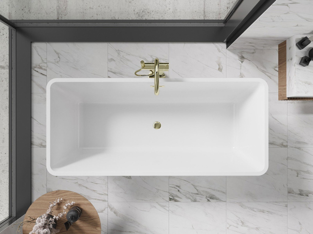 Baltas flīzes vannas istabas dizainā