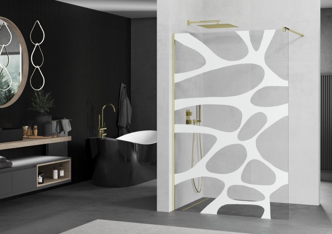 Pakaramie un plaukti dvieļiem zeltaini