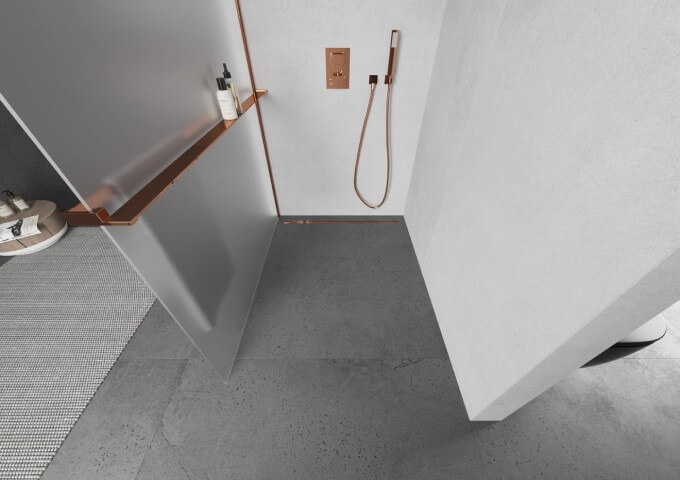 Vannas istaba ar vinila paneļiem no betona