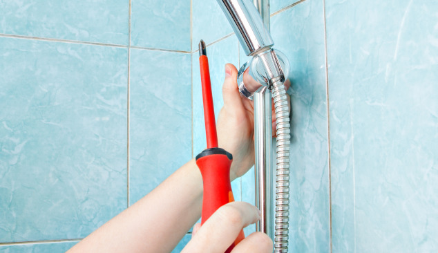 Kā nomainīt dušas roku?