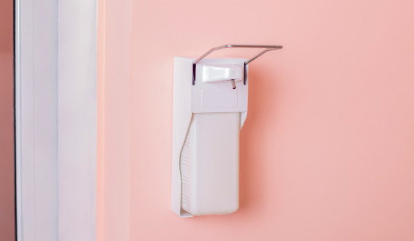 Kā uzstādīt šķidrā ziepju dozatoru?