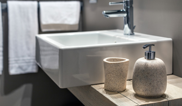 Eleganti ziepju dozatori jūsu vannas istabai