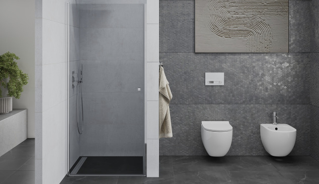 Plaša vannas istaba ar dušas durvīm