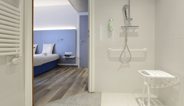 Cilvēki ar invaliditāti un dušas kabīnes - labākas par vannu?