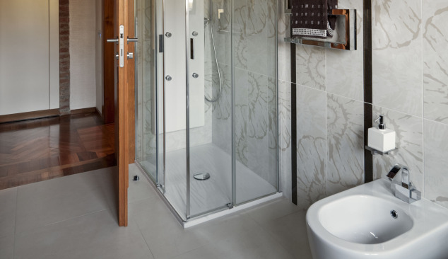 Kā stilīgi izstrādāt vannas istabu?