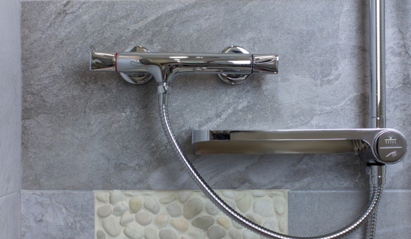 Kādā augstumā uzstādīt vannas virsmas jaucējkrānu?