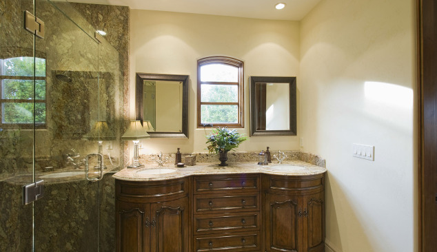 Dušu kabīnu durvju veidi atkarībā no atvēršanas veida