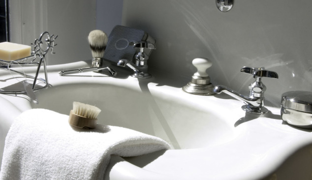 Pusapmetņi - dekoratīvs elements lielās un mazās vannas istabās