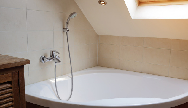 Stūra vannas atrisina vietas trūkuma problēmu