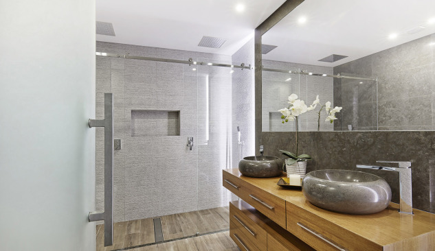 Vai ir iespējams uzstādīt dušu bez dušas paliktņa daudzstāvu ēkā?