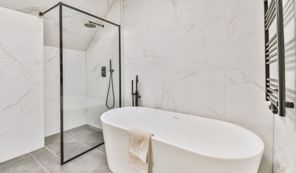 Flīzes 60x60 cm - kā pareizi instalēt un kādu šuves platumu izvēlēties 60x60 cm gresam