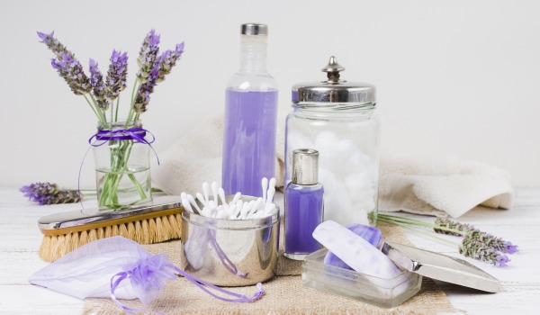 Kā rūpēties par patīkamu aromātu vannasistabā? Aromātu notis un praktiski veidi