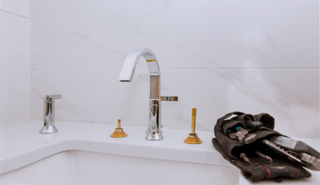 Kā atbrīvot aizsērējušu izlietni?