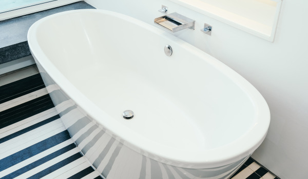 Kam paredzēts vannas ekrāns?