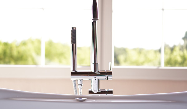 Mūsdienīgas vannasistabas ar vannas-dušas jaucējkrāniem