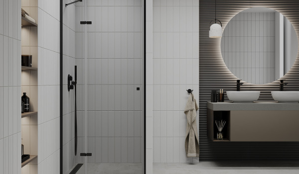 Tonēta vannas istaba ar dušas durvīm