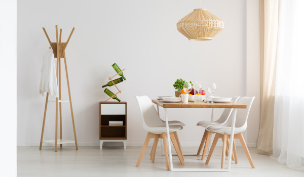 Kā aizsargāt ēdamistabas sienas? Idejas, kā apdarināt sienu virs galda virtuvē