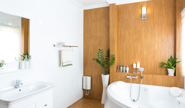 Kāda krāsa vannas istabai, ja neizmanto flīzes?