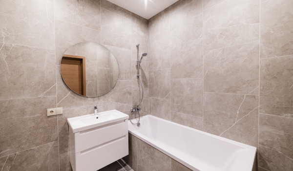 Vannas tērauda vai akrila?