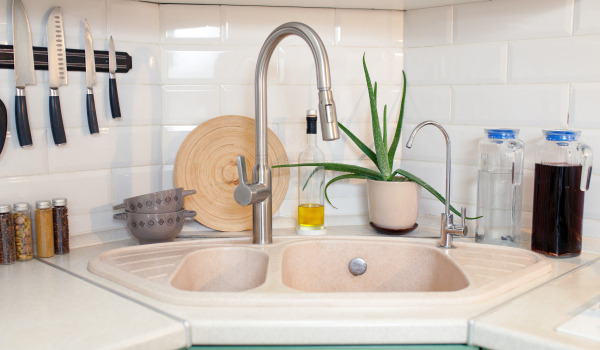 Stūra izlietne virtuvē - vai tā ir praktiska?