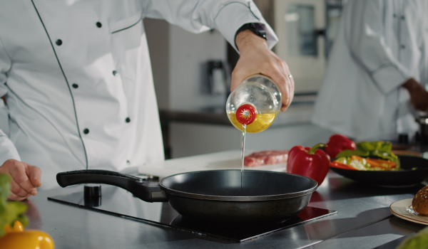 Kur izliet pannu eļļu - vai to var darīt izlietnē?