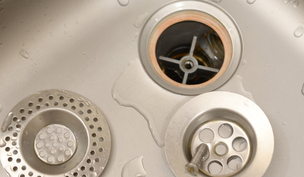 Automātiskais vai tradicionālais sifons - kuru izvēlēties un kādas ir atšķirības?