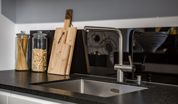 Granitizlietne, tērauda vai keramikas izlietne?