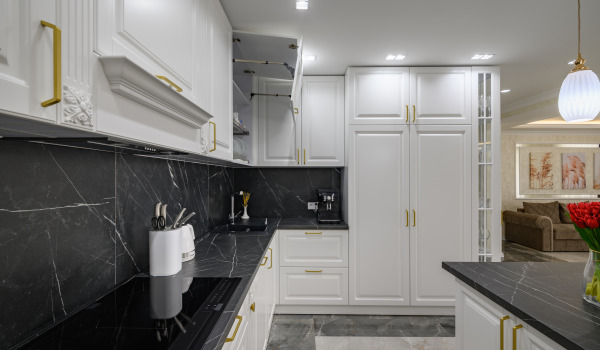 Granitveida, akmens virtuves galdu virsmas: viedokļi par virtuves virsmām - kādu virsmu izvēlēties?