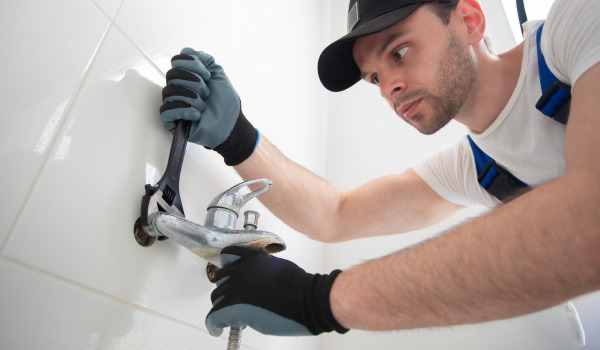 Kā uzstādīt dušas paliktni?