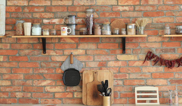 Virtuve bez augšējām skapītēm – funkcionāls iekārtojums