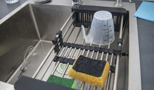 Noteknīši un organizatori izlietnei