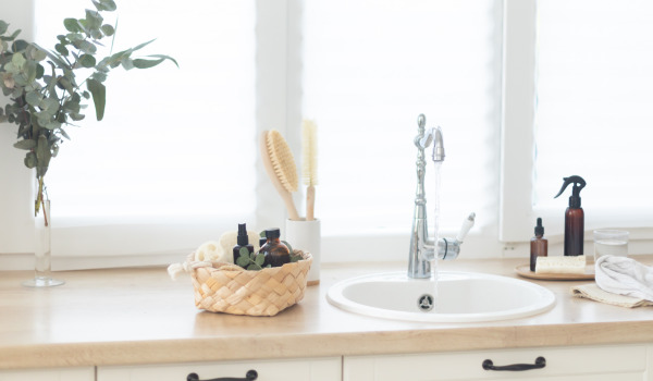 Izlietne zem loga virtuvē - jā vai nē?