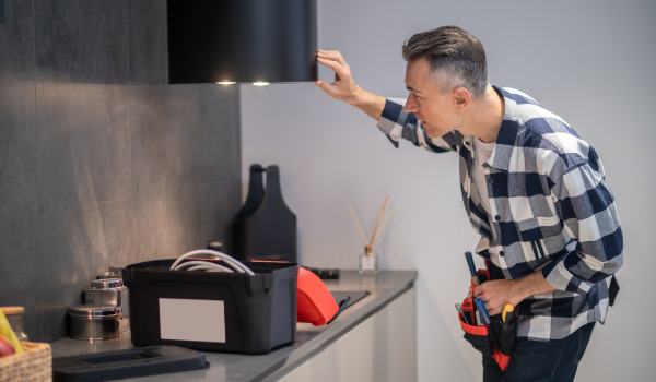 Veidi, kā apgaismot virtuves mēbeles