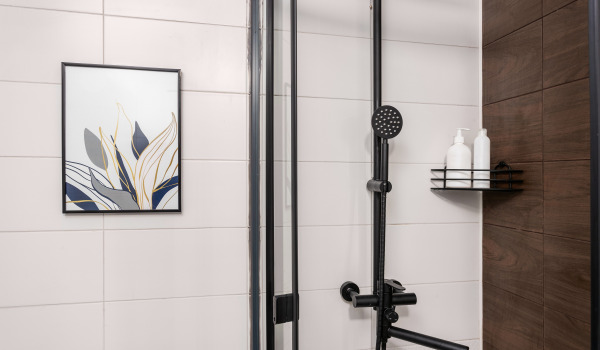 Dariet pats: sienas krāna uzstādīšana 5 vienkāršos soļos