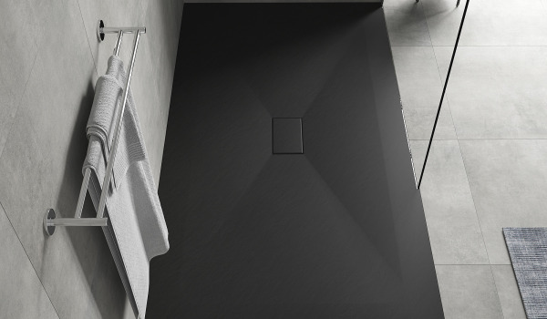 Dušas paliktnis ar akmens struktūru