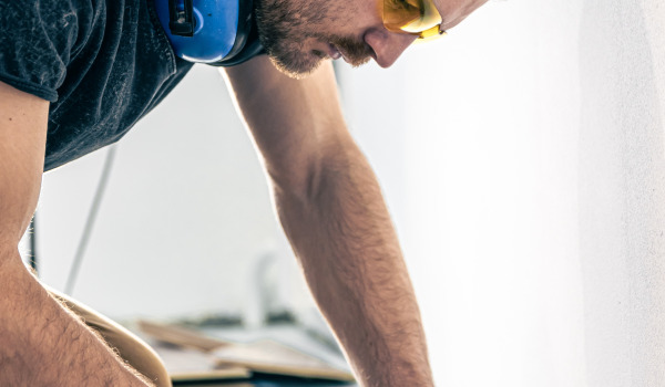 Ar ko griezt vinila paneļus?