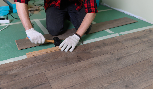 Vai vinila paneļi ir piemēroti vannas istabai?