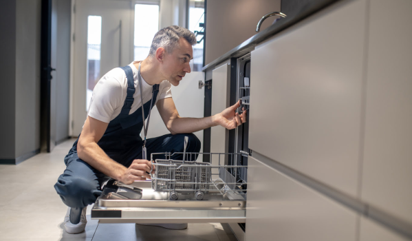 Kā pieslēgt sifonu trauku mazgājamai mašīnai?