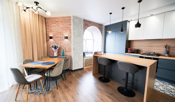 Kādus grīdas paneļus izvēlēties virtuvei? Vai ir vērts?