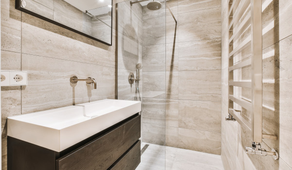 Iebūvēta dušas sistēma - funkcionalitāte un mūsdienīgs dizains