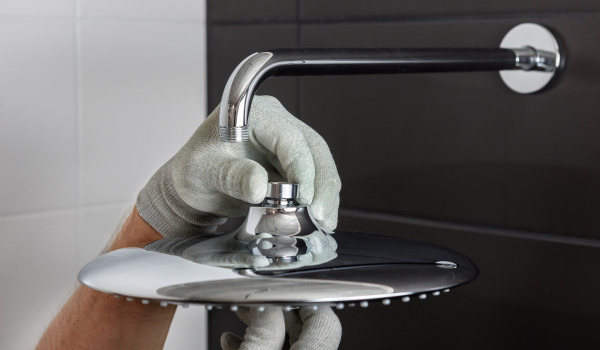 Kā uzstādīt dušas galviņu?