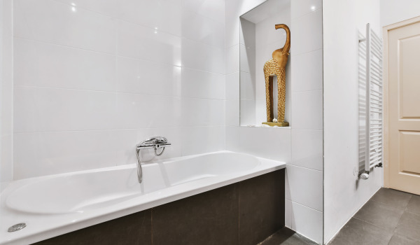 Kā iebūvēt taisnstūra vannu?