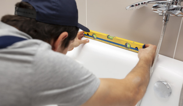 Kā izvēlēties taisnstūrveida vannas augstumu?