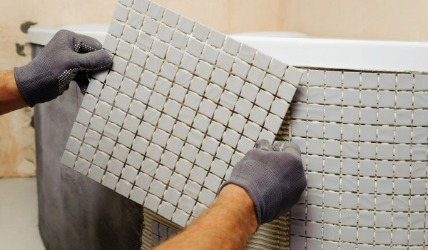 Kā apmūrēt stūra vannu?